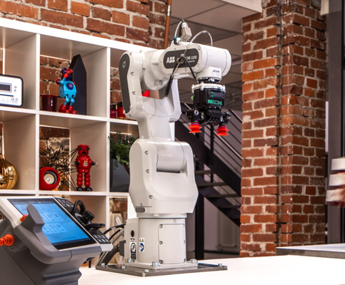 Рука робота Cobot CRB1100 оси ABB 6 с Gripper робота RobotiQ для робота собрания