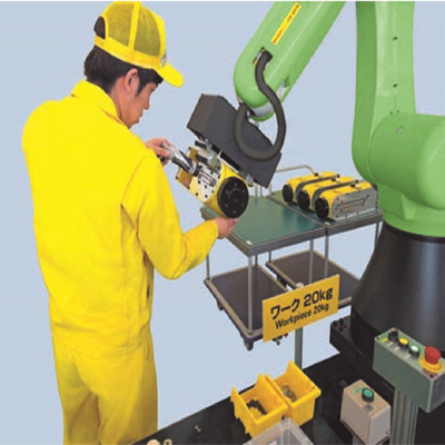 Рука робота оси Fanuc CR-4iA 6 китайская с Gripper пальца Onrobot 2 и платформой погрузо-разгрузочной работы