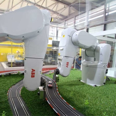Управление робототехнической рукой 6 оси IRB 1300 с CNGBS робототехническим захватчиком для робота обработки материалов