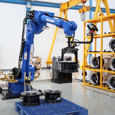Индустриальный робот-рука Yaskawa GP180 с захватчиком CNGBS как машина для изготовления поддонов