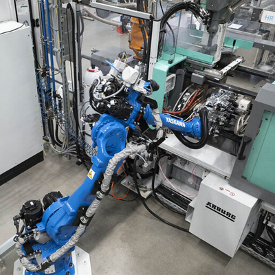 Палетная машина YASKAWA GP50 с пакетом нанесения CNGBS для более длительного использования Рабочая станция в качестве промышленного робота