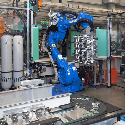 Палетная машина YASKAWA GP50 с пакетом нанесения CNGBS для более длительного использования Рабочая станция в качестве промышленного робота