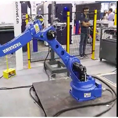 6 оси универсальная роботизированная рука Yaskawa GP110 с робототехническим захватчиком CNGBS для робота по обработке поддонов