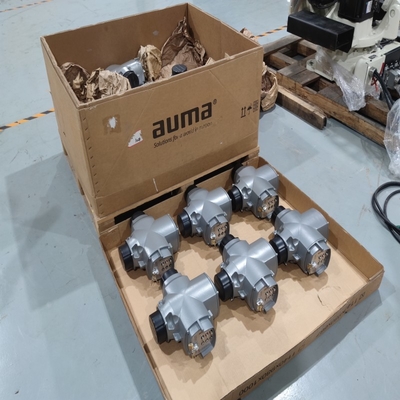 Скид для переключения клапанов оснащен электрическими клапанами AUMA SA 07.2 - SA 16.2 и SA 25.1 линейным приводом Auma