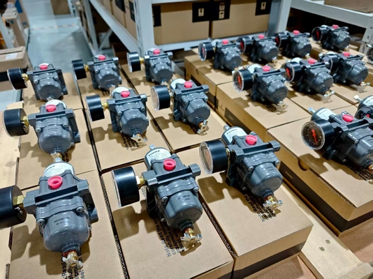 Фишер 67CFR Регулятор давления Сплавная сталь 450 psig 1/4 NPT