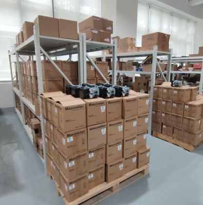 Регулирующий клапан с интеллектуальным позиционером клапана Baker Hughes Masoneilan SVI2-21123121 SVI2-21123121 с пневматическим усилителем YTC YT-200