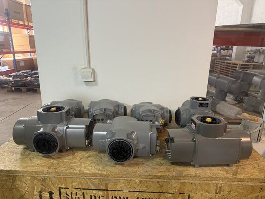 Новый привод SA. Диапазон крутящего момента от 10 до 32 000 Нм. Электрический привод клапана. Многооборотный привод AUMA SA16.2-F16 и поворотный клапан Keystone.