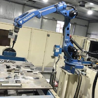 Сварочный аппарат робота Motoman AR1440 промышленного с другими аппаратами для дуговой сварки как робот автоматной сварки
