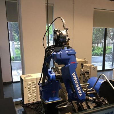 Промышленная робототехническая рука AR1440 со сварщиками RD350S лазера и достигаемости 1440MM используемой для дуговой сварки