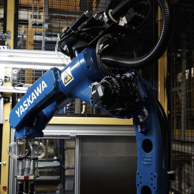 Промышленная робототехническая рука Motoman GP50 с аппаратом для дуговой сварки и полезной нагрузкой 50KG как автоматический манипулятор