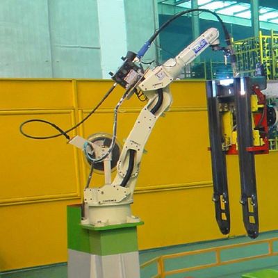 Робот быстрых и Slimer робототехнический сваривая FD-V8L с полезной нагрузкой 8KG как другое сварочное оборудование для заварки