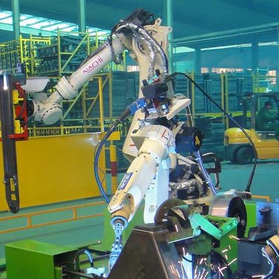 Робот быстрых и Slimer робототехнический сваривая FD-V8L с полезной нагрузкой 8KG как другое сварочное оборудование для заварки
