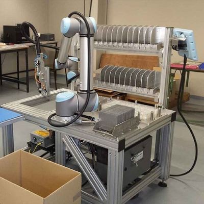 Облегченный робот UR 5e Cobot с манипулятором полезной нагрузки 5KG как робот сотруднический для машины выбора и места