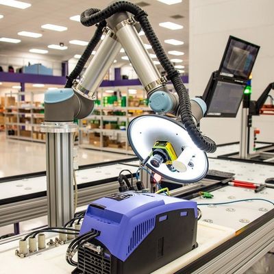 Мини робот UR 3e сотруднического робота с полезной нагрузкой 3KG как Cobot для материальных частей погрузочно-разгрузочного оборудования