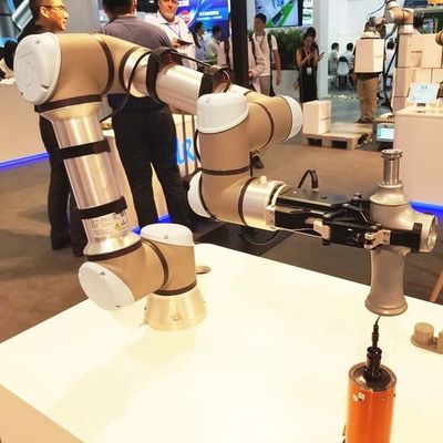 Мини робот UR 3e сотруднического робота с полезной нагрузкой 3KG как Cobot для материальных частей погрузочно-разгрузочного оборудования