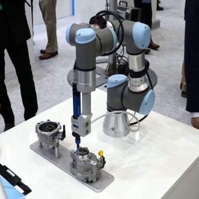 Рука сотруднической оси робота UR3e 6 робота UR робототехническая для визуального сортируя Cobot