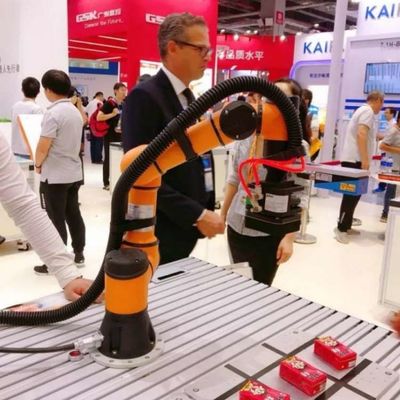 Рука робота оси AUBO i5 6 сотрудническая для запирая винта как Cobot