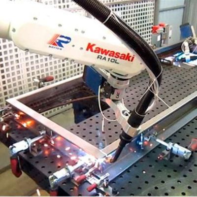 Ось робота автоматной сварки RA010N 6 с аппаратами для дуговой сварки как робот заварки