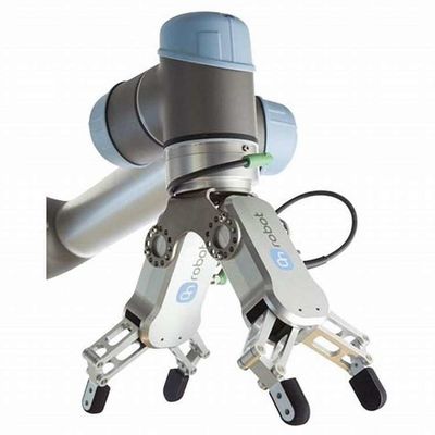Совместный робот комбинируется с робототехническим захватчиком рук RG2 для обработки Cnc как захватчик роботов