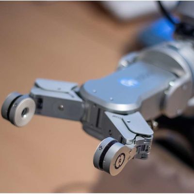 Умный роботоприемник RG2-FT с совместной роботизированной рукой для автоматизации промышленных роботов